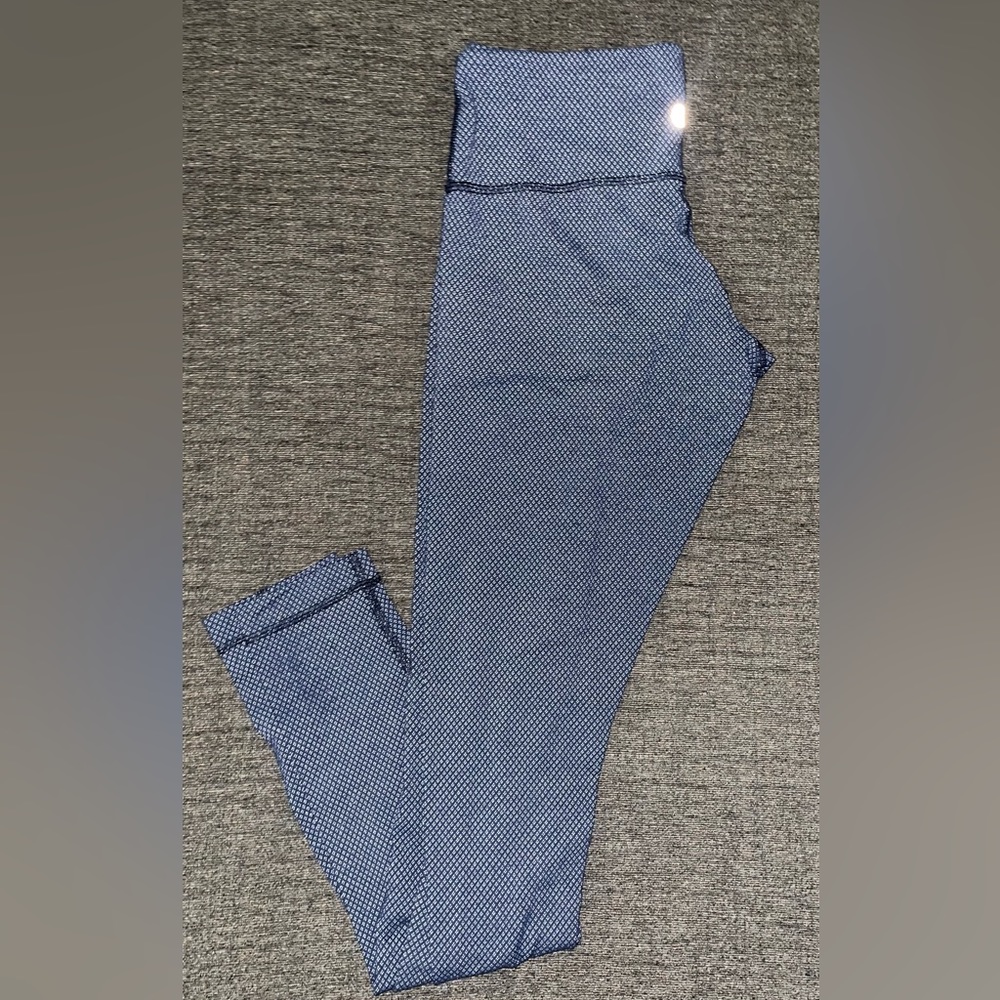 Lululemon full length leggings. I think they’re a size 6.. new without tags